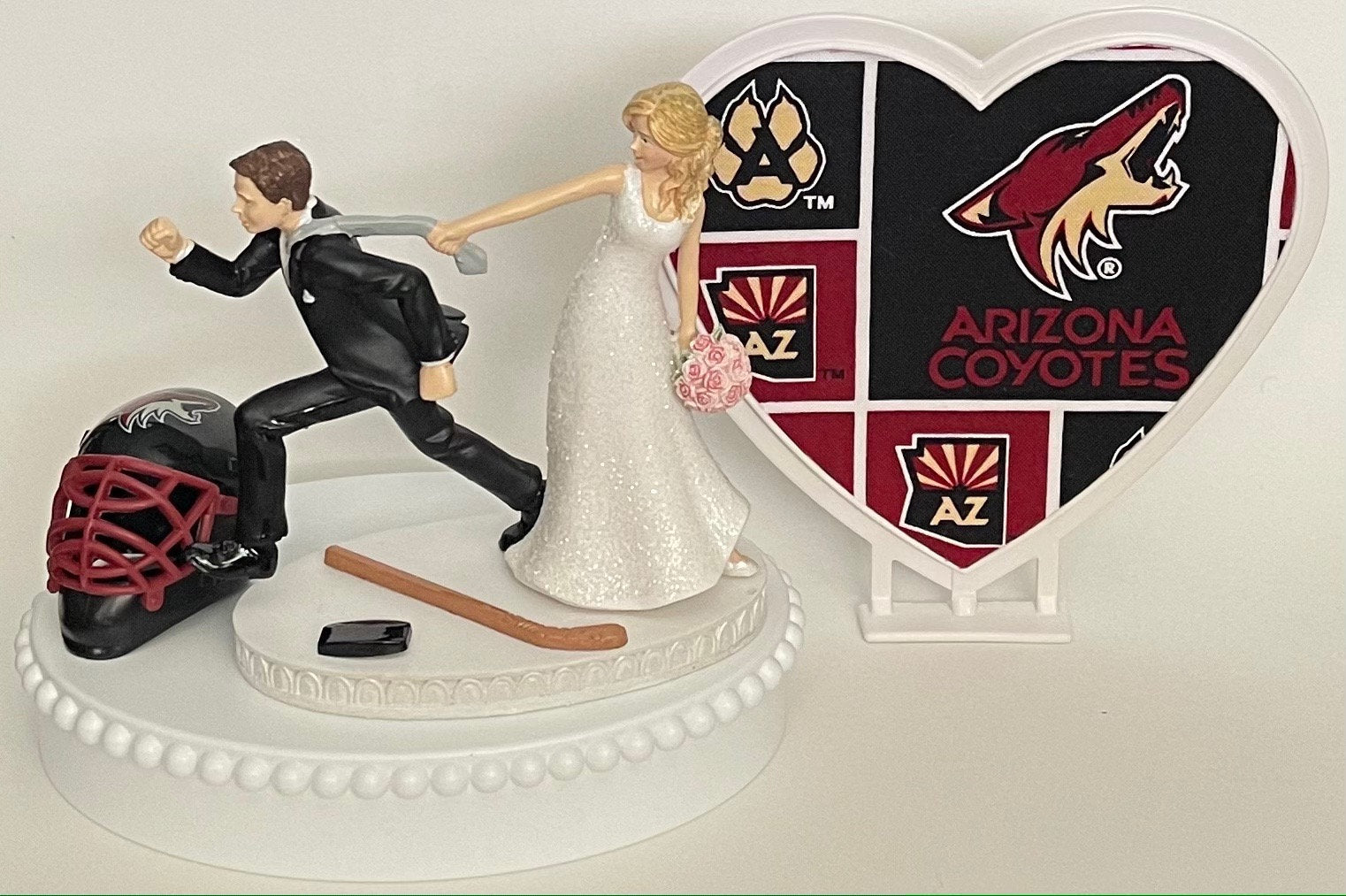Wedding Cake Topper Arizona Coyotes Hockey Themed Running Funny Humorous Bride Groom Unique Sports Fans Reception Fun Groom's Cake Top Gift