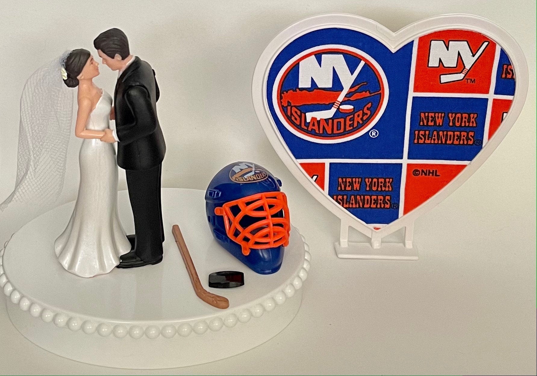 Wedding Cake Topper New York Islanders Hockey Themed Pretty Short-Haired Bride and Groom Unique Sports Fans Groom's Cake Top Reception Gift